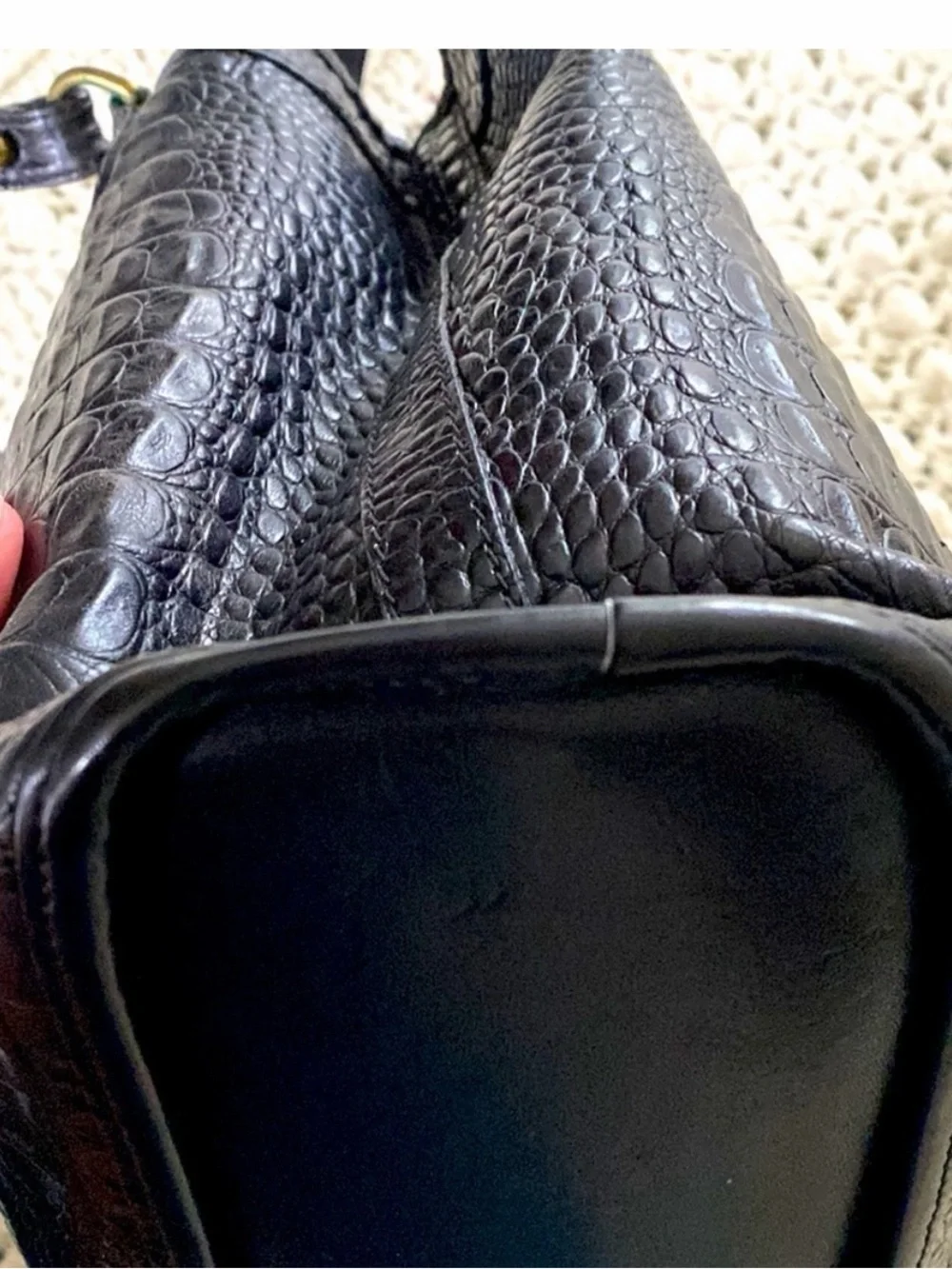 Vintage Brahmin Hobo tote. “alligator” embossed leather EUC black